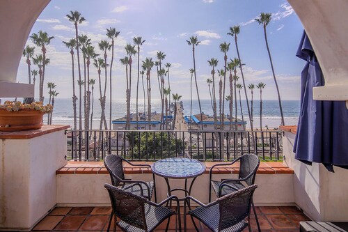 Oceanfront Condo with Rooftop Patio right on the San Clemente Pier