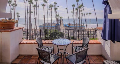 Oceanfront Condo with Rooftop Patio right on the San Clemente Pier