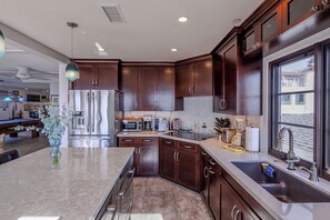 Mikroaaltouuni, uuni, liesi, astianpesukone