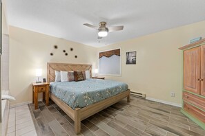 Room - Dells Lakeview Oasis - A Waterfront Property (Wisconsin Dells)