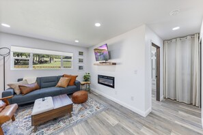 TV, fireplace