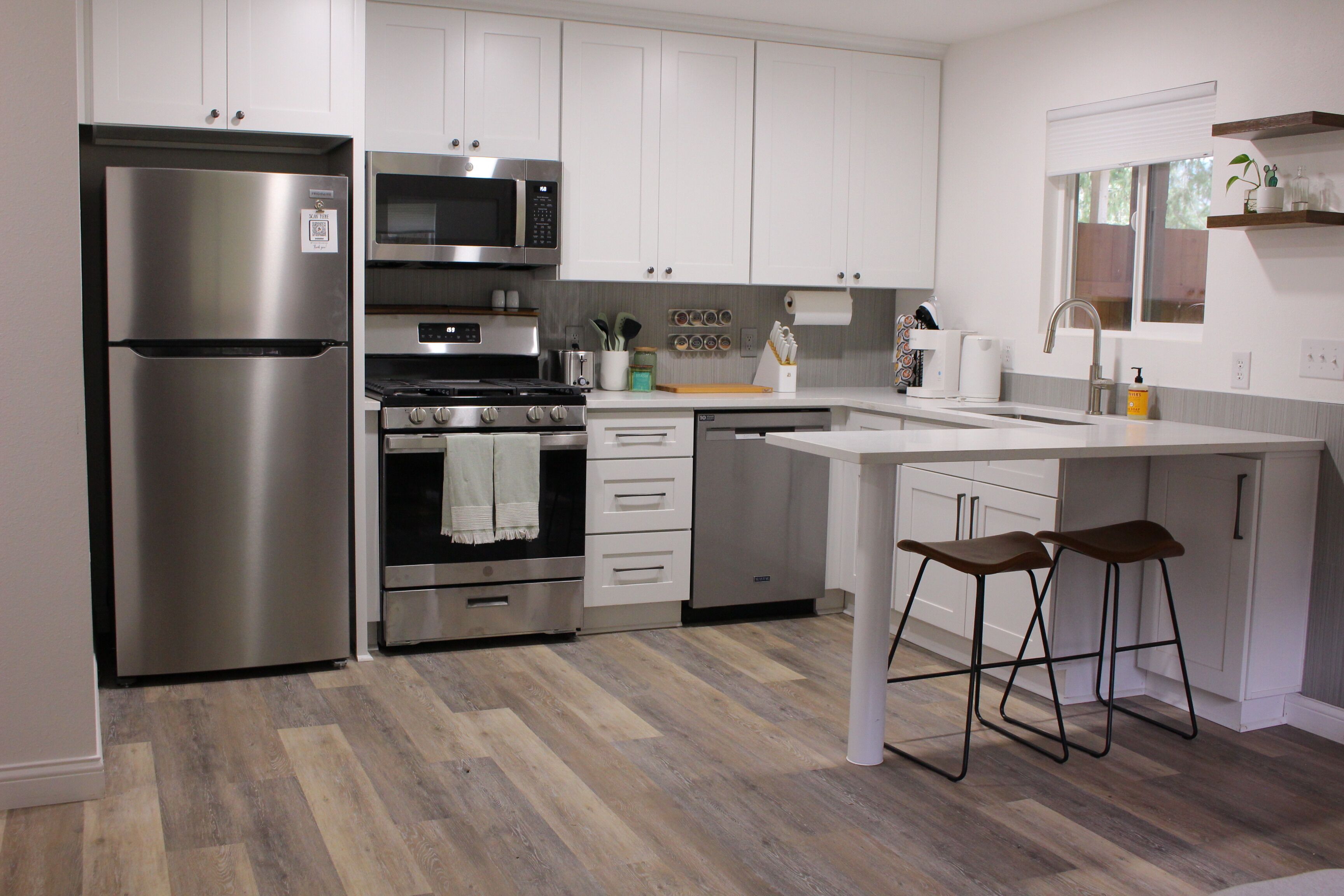 Mikrowelle, Ofen, Herdplatte, Geschirrspüler