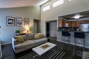 Living area - Charming 2BDR/2Bath condo in  the Heart of  Las Vegas (Las Vegas)