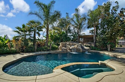 A Luxury Resort Escape w/in minutes of wineries, hiking trails and attractions