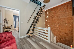 Interior - Stylish Townhouse with Game Room, King Suite (Cincinnati)
