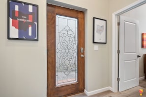 Interior - Stylish Townhouse with Game Room, King Suite (Cincinnati)