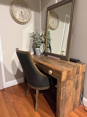 Interior - Fabulous 1-bedroom, 1 bathroom Hotel inspired Room in Ronkonkoma (Ronkonkoma)