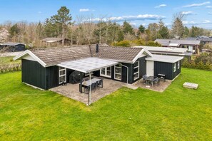 Exterior - Newly renovated holiday home 150 m from fjord (Farsø)
