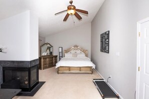 5 bedrooms, iron/ironing board, WiFi, bed sheets - Spacious Retreat in Prime Location — Comfort, Style & Convenience” (Owings Mills)