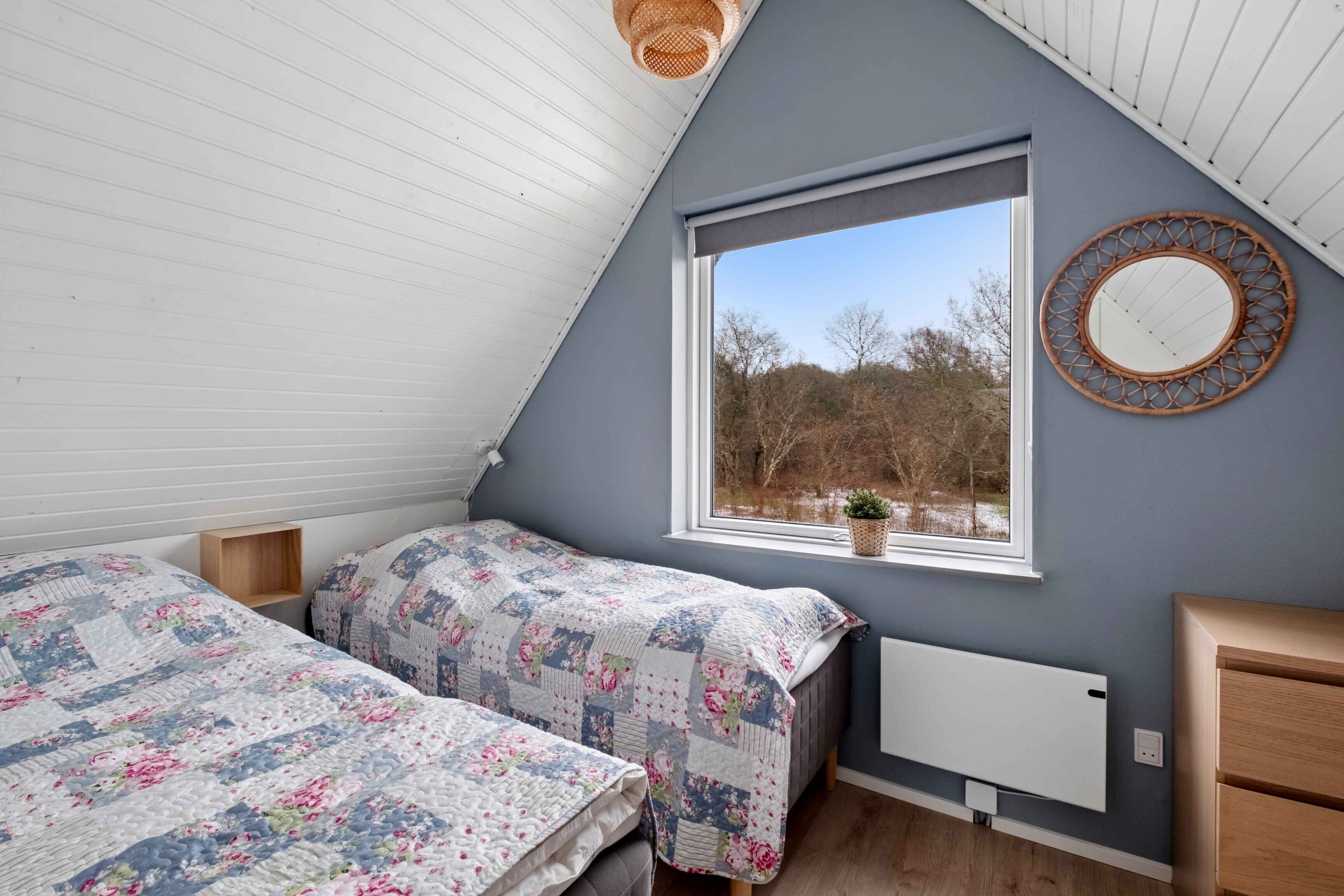 5 bedrooms, iron/ironing board, free WiFi
