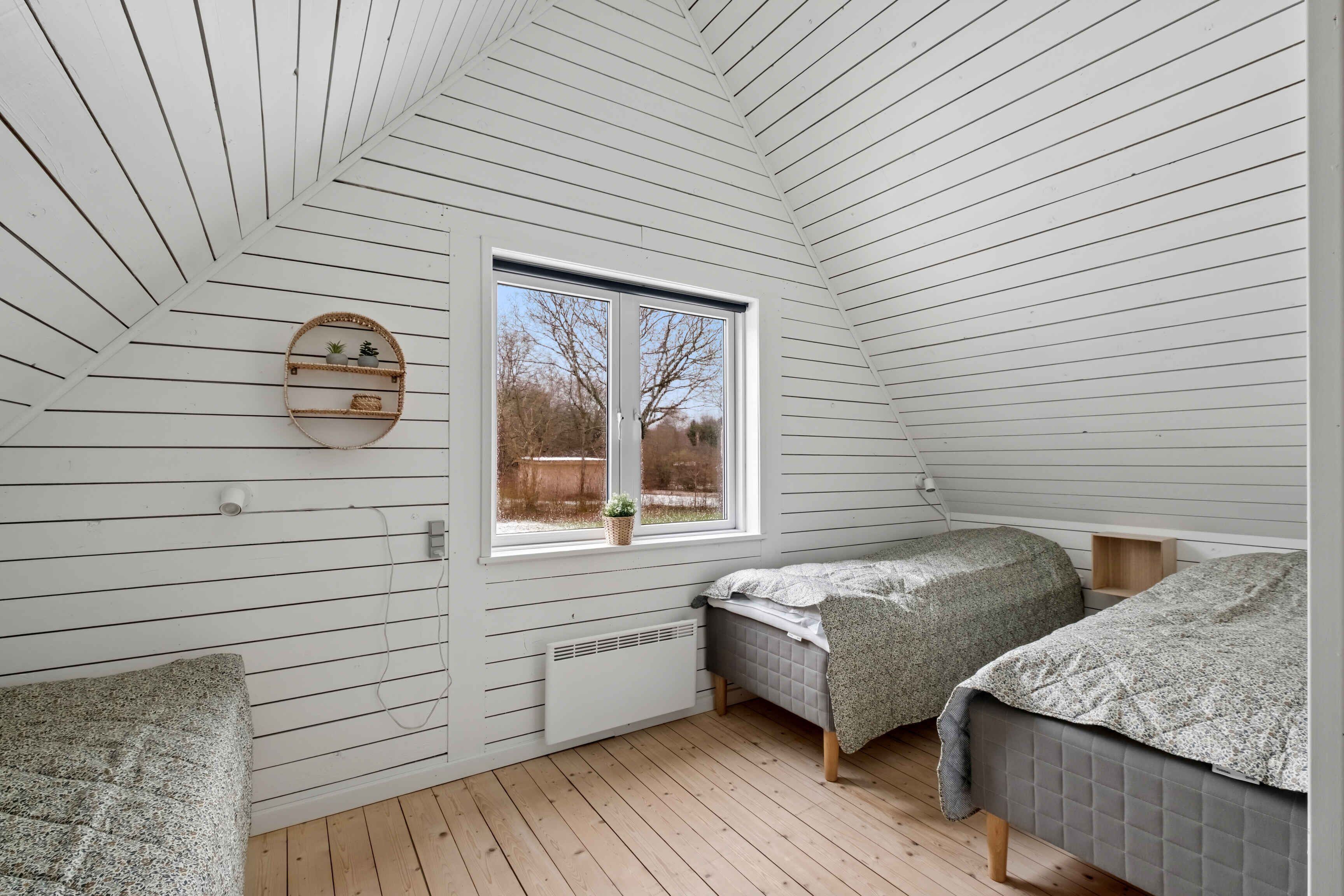 5 bedrooms, iron/ironing board, free WiFi