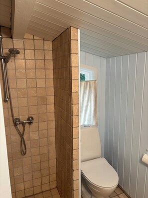 Shower - Idyllic wooden cabin with fireplace near Tisvilde (Frederiksværk)