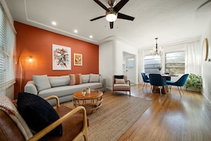 TV - Little Italy Home w/ Parking and Backyard (San Diego)