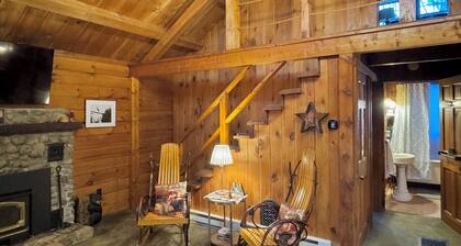 Maple Ridge Lodge - A peaceful Rustic getaway