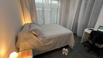 Ferros/tábuas de passar roupa, Wi-Fi, roupa de cama