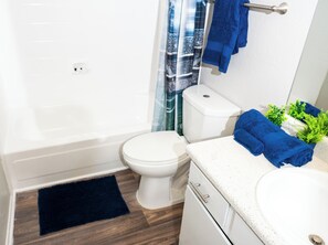 Bathroom - Stylish 1-bedroom apartment in charming Arlington near ATT Stadium (Arlington)