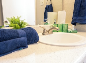 Bathroom - Stylish 1-bedroom apartment in charming Arlington near ATT Stadium (Arlington)