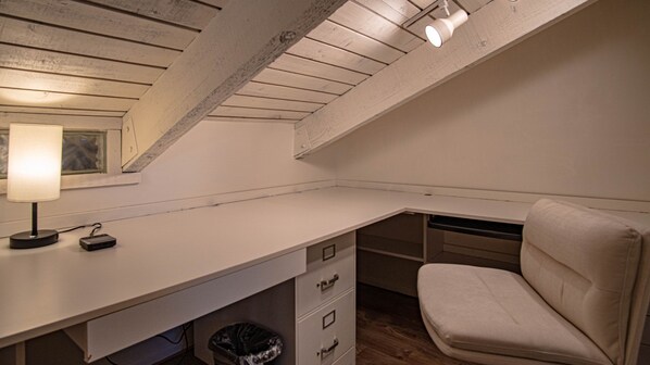 Condo, várias camas, sacada, vista para a montanha (Sun Valley Condo 124) | Parte interna