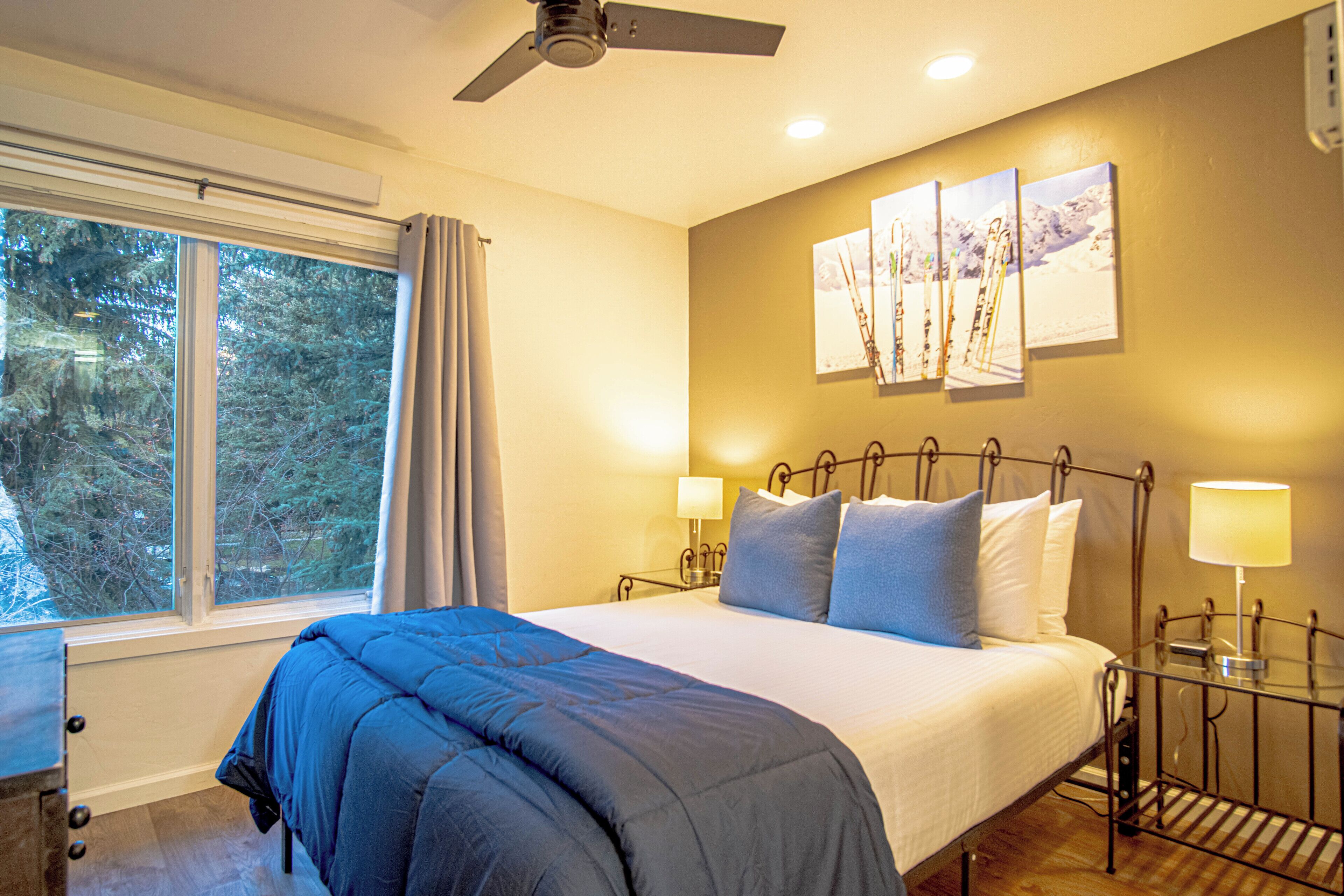 公寓式客房, 多张床, 阳台, 山景 (Sun Valley Condo 124) | 2 多间卧室、特色装修、特色家居、办公桌