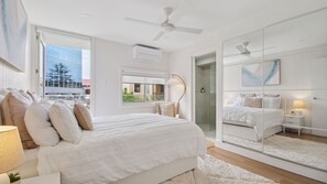 Desk, iron/ironing board, free WiFi, bed sheets - Esplanade Escape, Manly I90 (Manly)