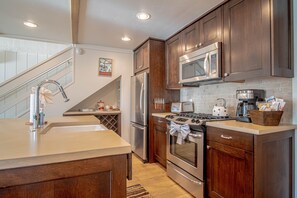 Leilighet, flere senger, terrasse, fjellutsikt (Villager Mountain Retreat) | Eget kjøkken | Kaffetrakter/tekoker