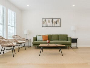 TV - Modern 1BR WorkerFriendly Home w/ Gym | A+Location (Sherman)