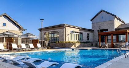 Relaxing 1BR escape, worker friendly, A+ Location!