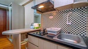 Private kitchen - Best And Super Homey Studio Room At Kebagusan City Apartment (Jakarta)