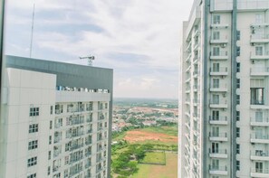 Exterior - Warm And Comfort Studio At Casa De Parco Apartment (Pagedangan)