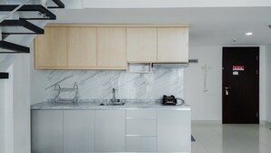 Private kitchen - Comfort And Minimalist Studio Loft At Brooklyn Alam Sutera Apartment (South Tangerang)