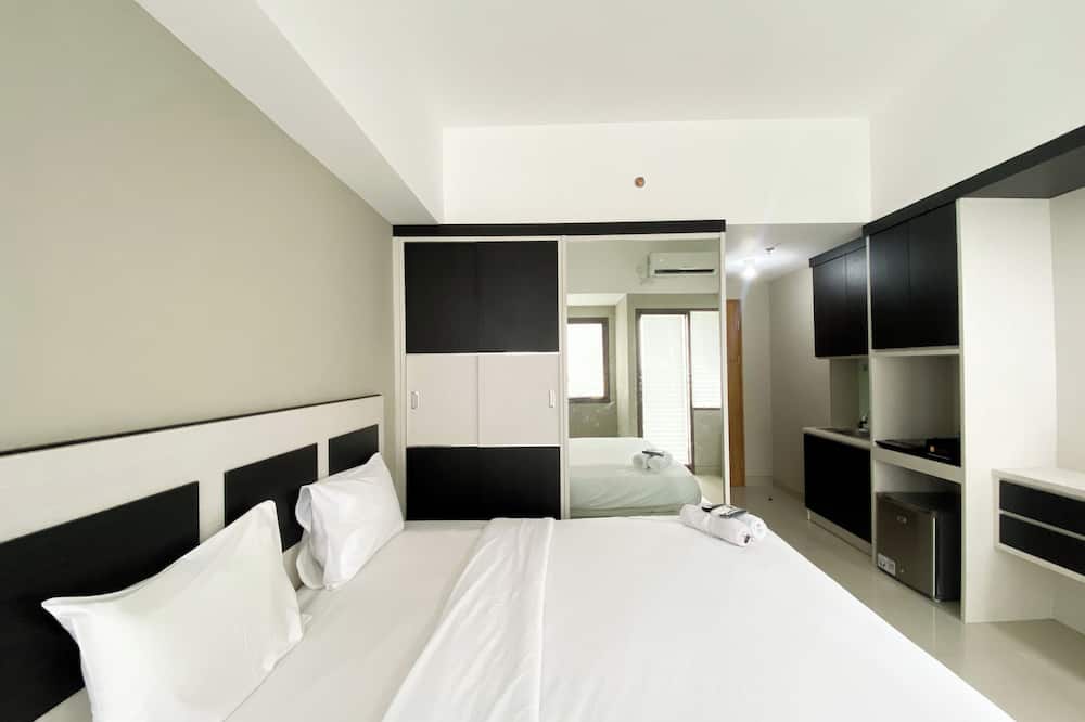 Homey Studio At Lrt City Jatibening Apartment