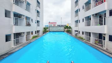 Kolam renang outdoor