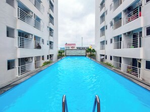 Outdoor pool - Homey Studio Apartment At Mansyur Residence (Medan)