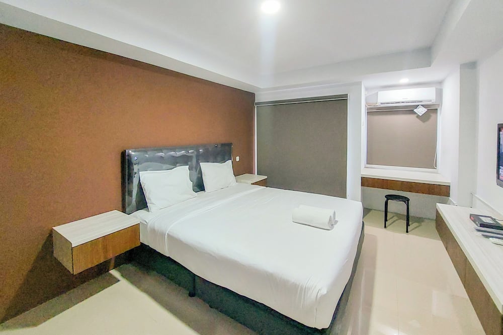Homey Studio Apartment At Mansyur Residence