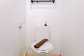 Bathroom - Comfort Living 2Br Combine At Gunung Putri Square Apartment (Gunung Putri)