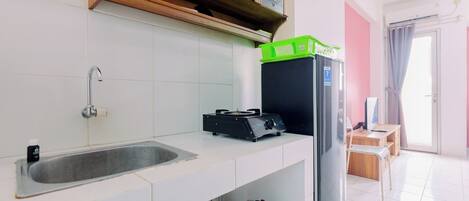 Standard Apartment, 2 Bedrooms | Private kitchen