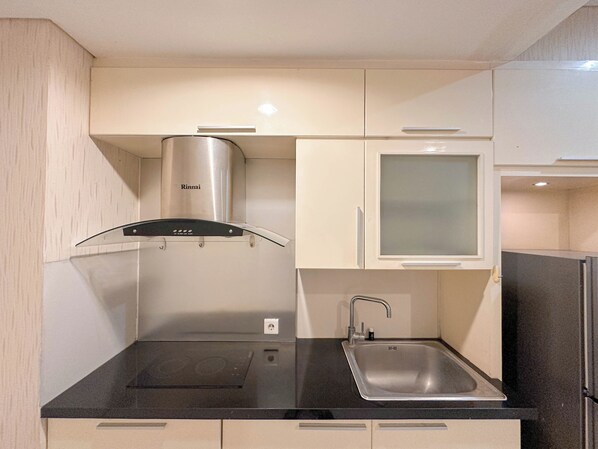 Private kitchen - Restful And Good Location 1Br Apartment At Trillium Residence (Surabaya)