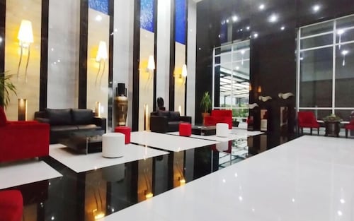 2Br Apartment Near Tunjangan Plaza In City Center At Trillium Residence
