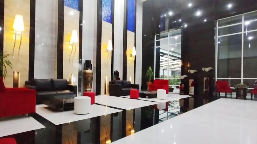 2Br Apartment Near Tunjangan Plaza In City Center At Trillium Residence