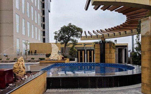 2Br Apartment Near Tunjangan Plaza In City Center At Trillium Residence