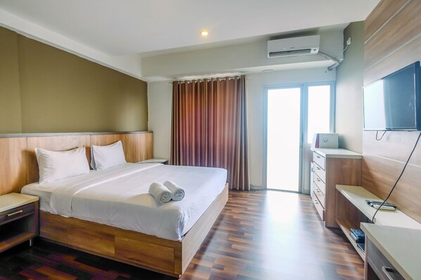 Standard Studio, 1 Bedroom | Bed sheets - Modern And Cozy Studio Park View Condominium Apartment (Depok)