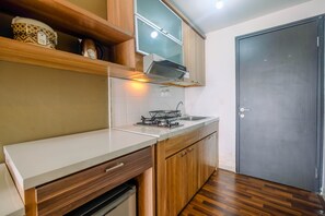 Standard Studio, 1 Bedroom | Private kitchen - Modern And Cozy Studio Park View Condominium Apartment (Depok)