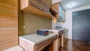 Standard Studio, 1 Bedroom | Private kitchen