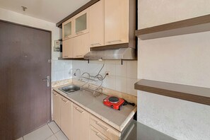 Private kitchen - Minimalist Studio Suhat (Soekarno Hatta) Malang Apartment (Malang)