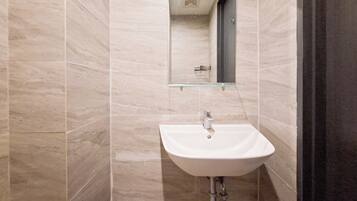 Standard Studio, 1 Bedroom | Bathroom