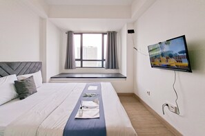 Standard Studio, 1 Bedroom - Comfortable Studio At Apartment Collins Boulevard (Tangerang)