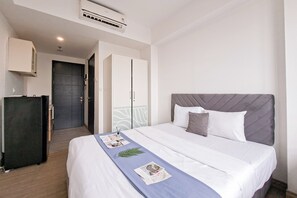 Room - Comfortable Studio At Apartment Collins Boulevard (Tangerang)