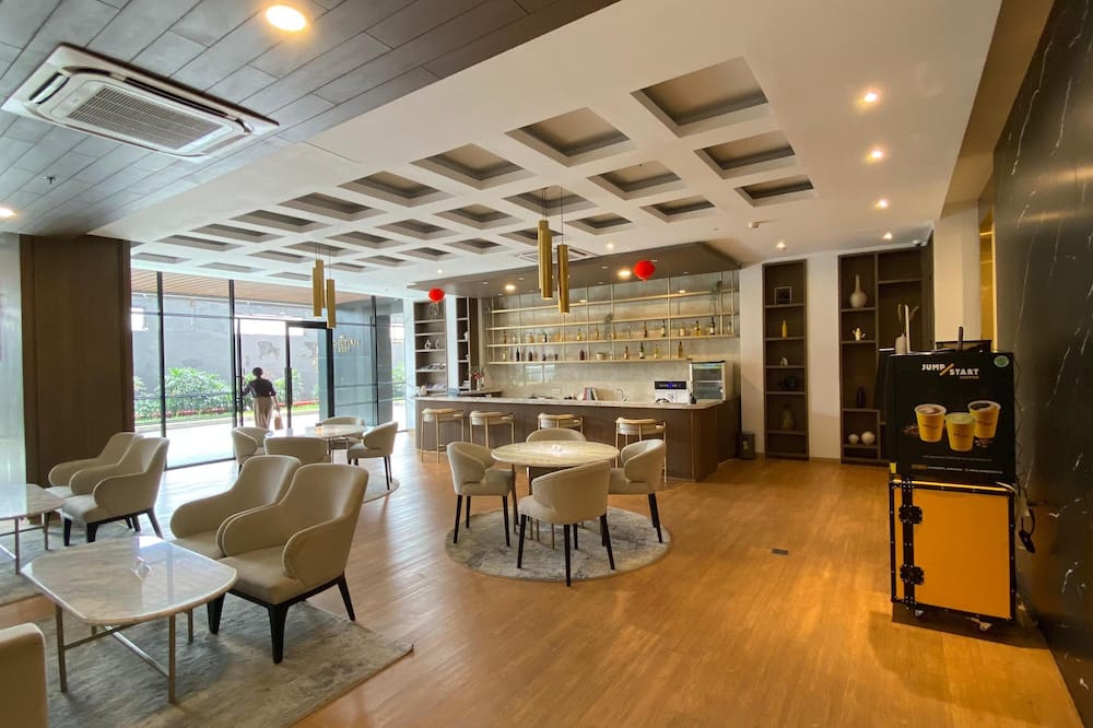 Simple And Modern Studio At Apartment Kingland Avenue