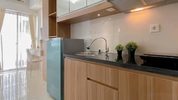 Standard Studio, 1 Bedroom | Private kitchen
