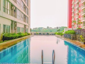 Outdoor pool - Compact And Homey Studio At Apartment Taman Melati Margonda (Depok)